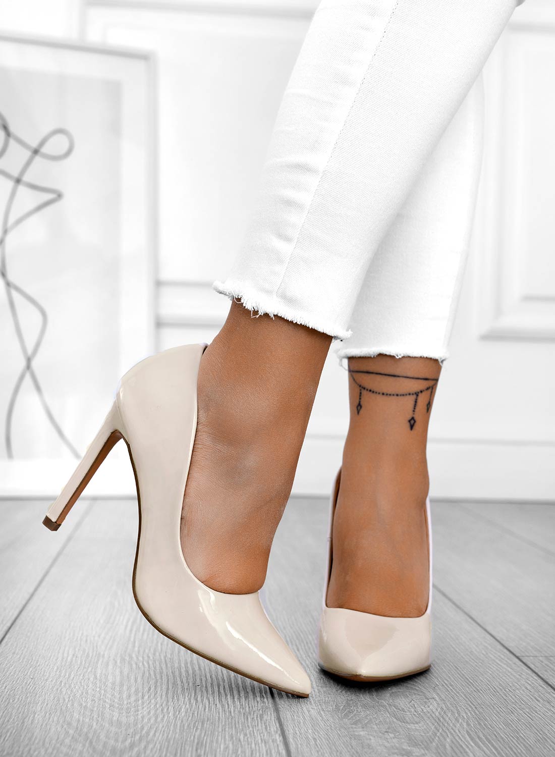 BERTA - Decolletè Alexoo beige in vernice con tacco alto