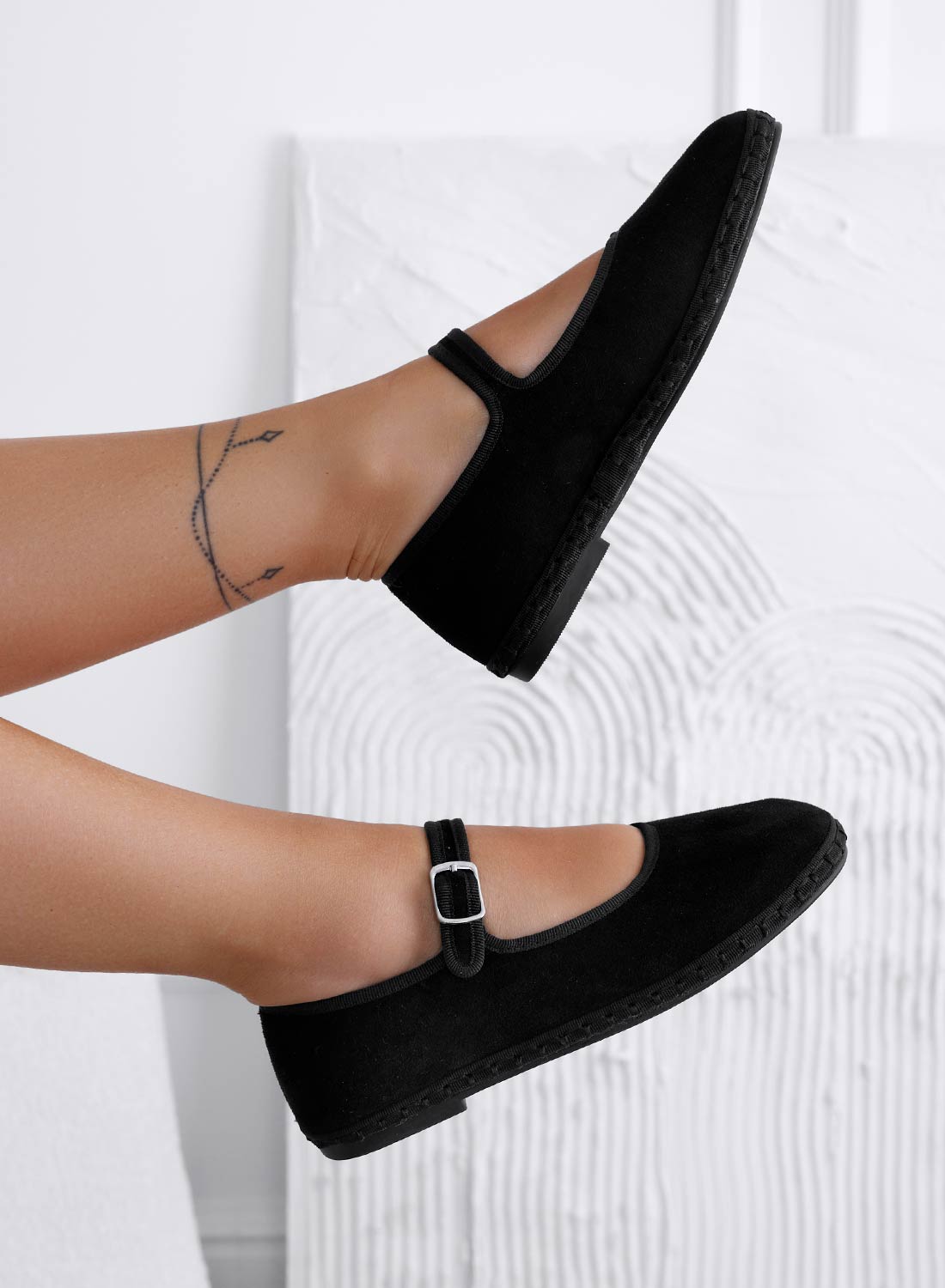 JENNIFER - Ballerine nere friulane scamosciate con fibbia
