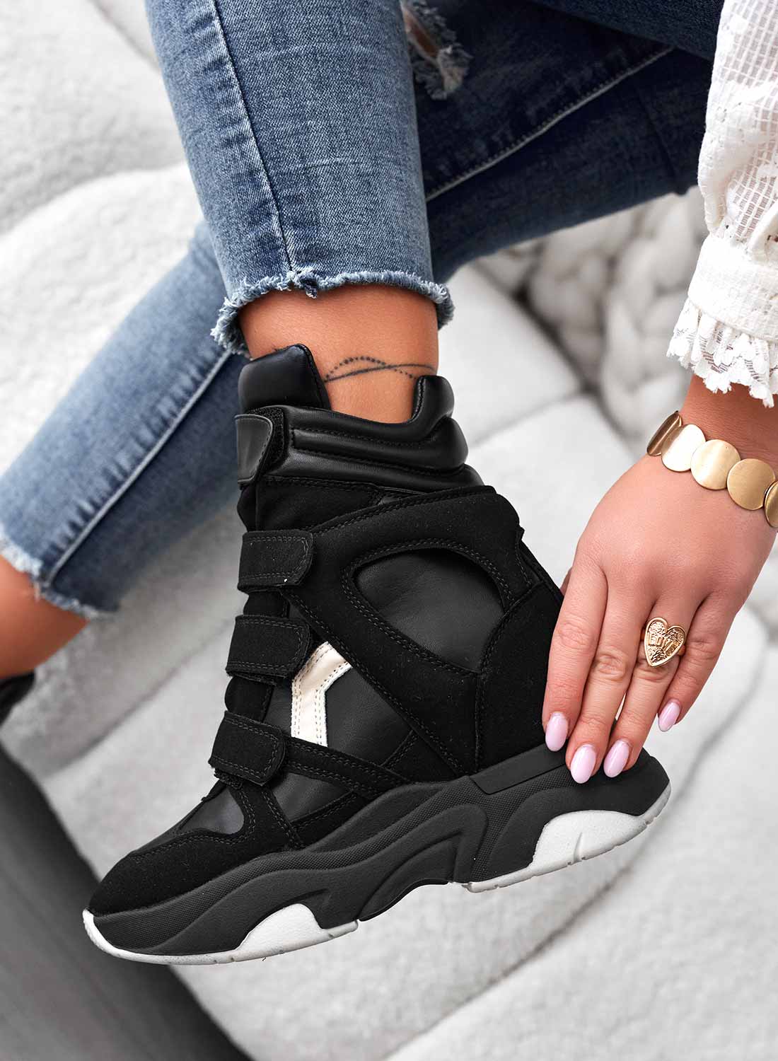 LAUREN - Baskets noires avec semelle compensée intérieure et scratchs