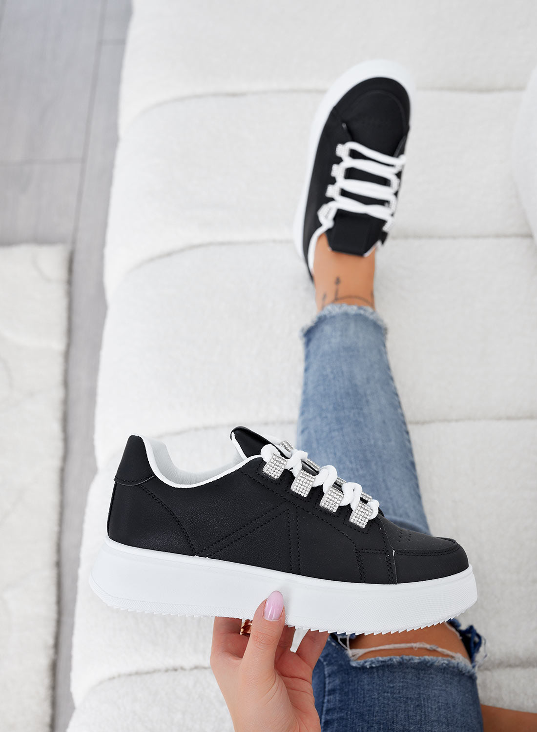 Sneakers nere con inserti in strass
