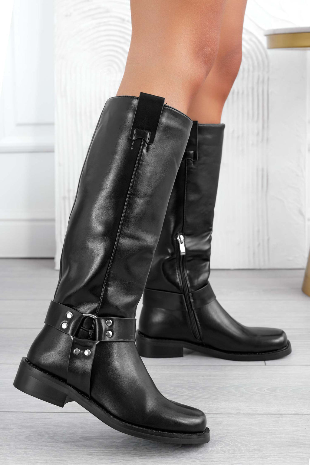 Stivali biker neri con fibbie