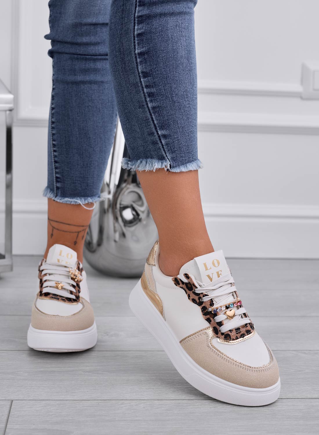 LAUREL - Sneakers bianche con inserti maculati e applicazioni gioiello