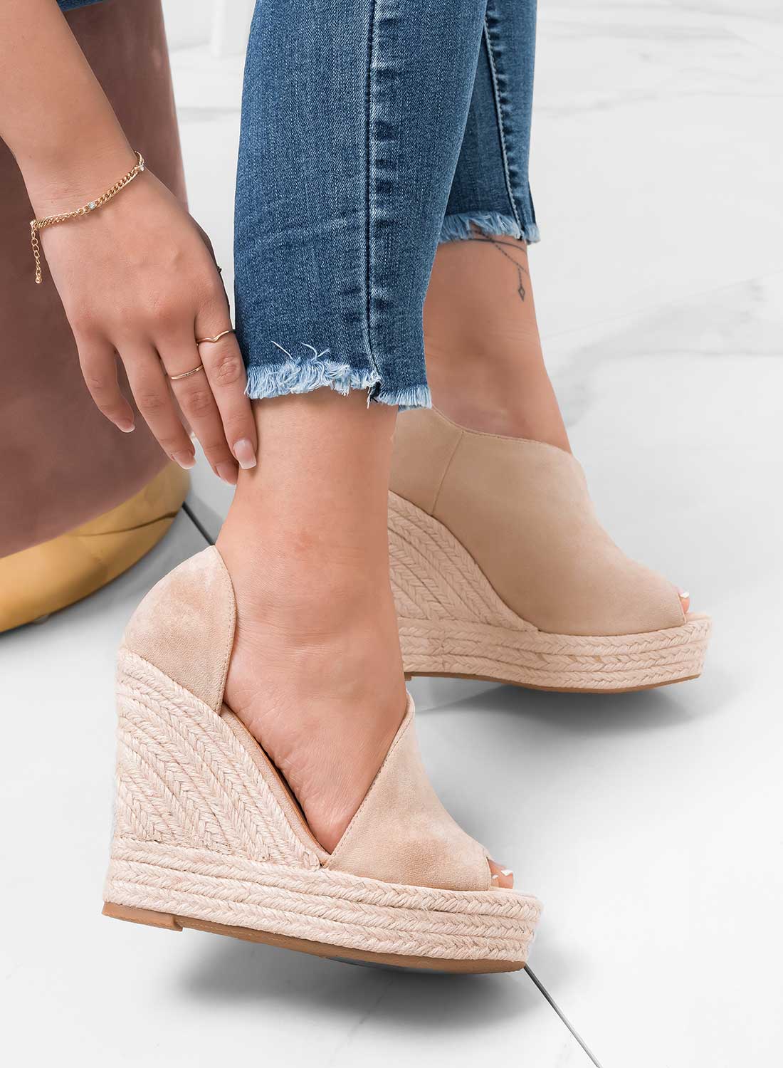 JOLIE - Espadrilles beiges avec semelle compensée en corde