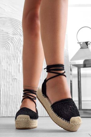 Espadrilles nere con ricamo e laccio