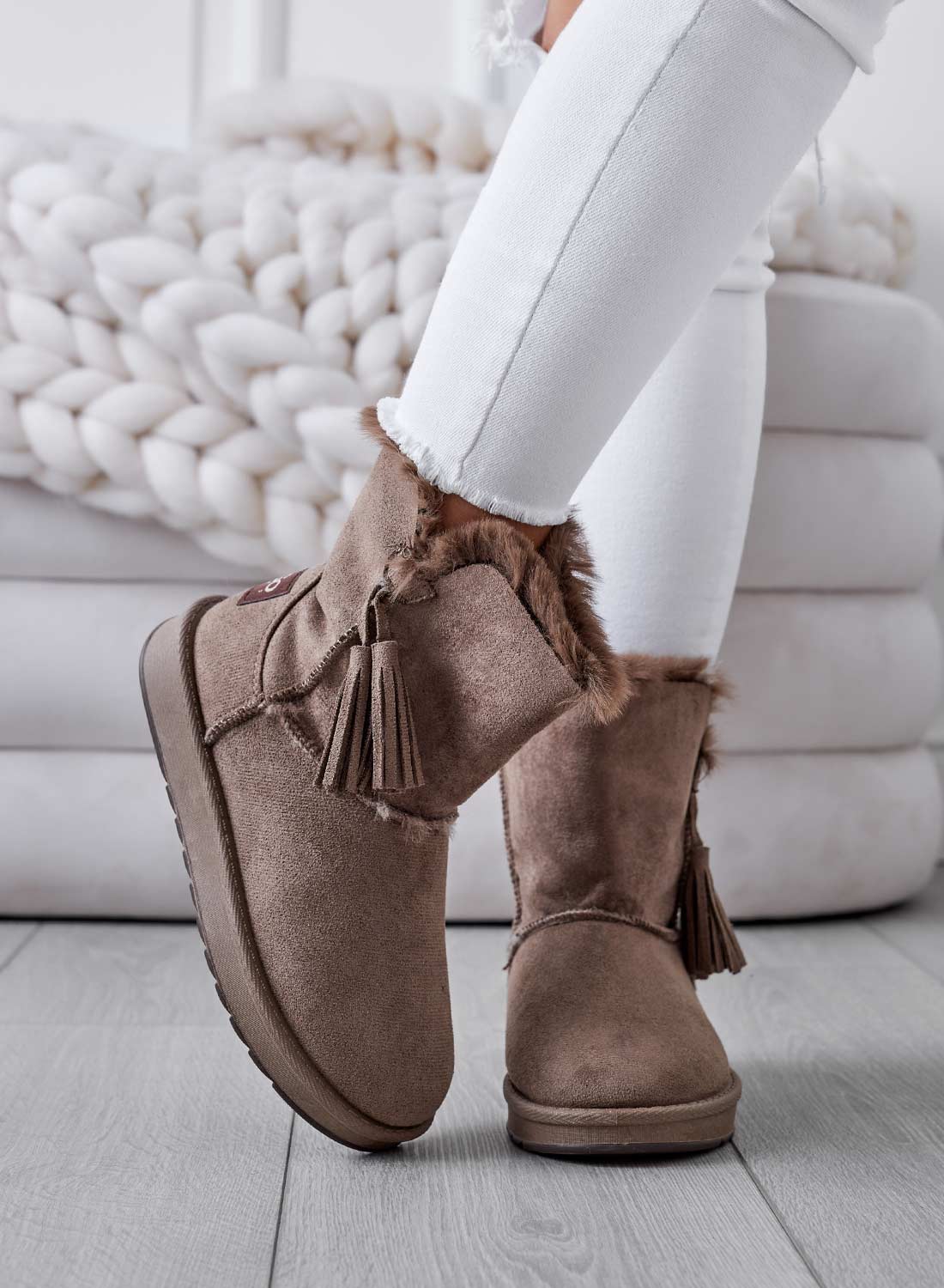 Mud ankle boots with tassels and padding