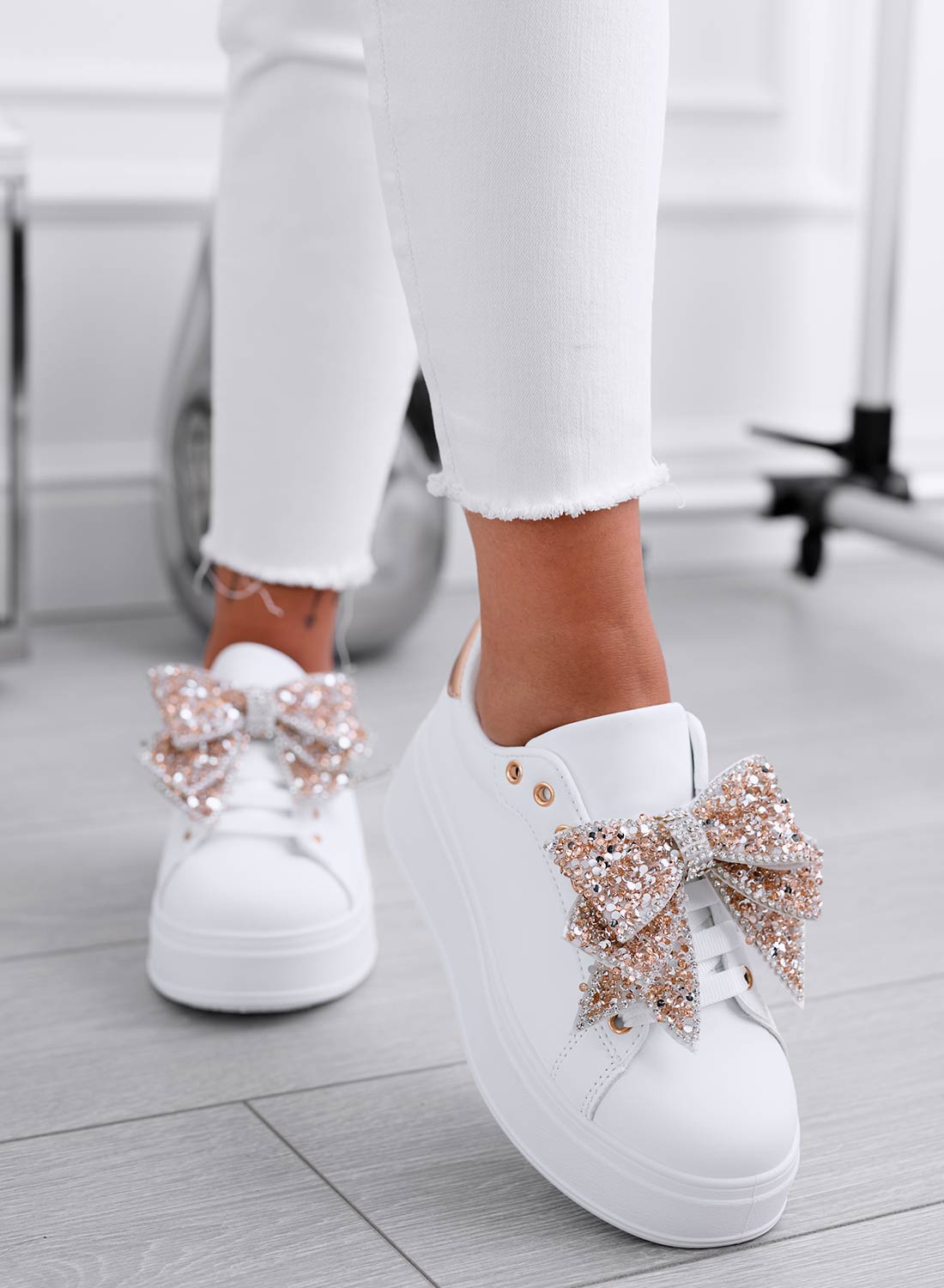 CRYSTAL - White sneakers with wedge heel and rose gold jeweled bow