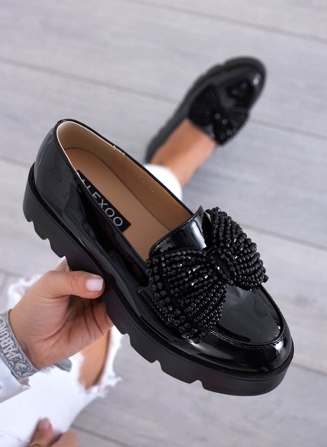 Mocassini neri in vernice con fiocco in strass