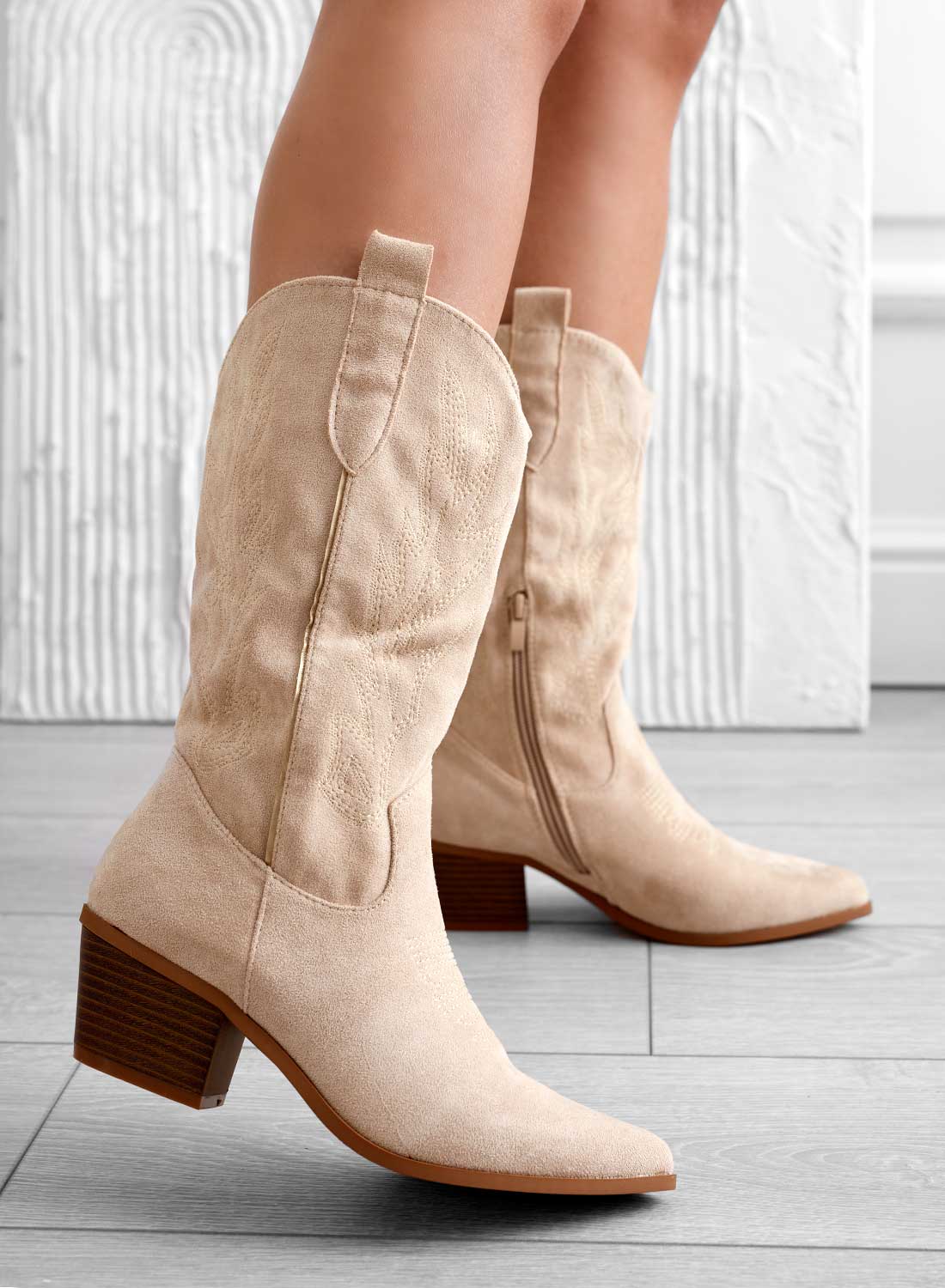 Stivali camperos beige con ricamo