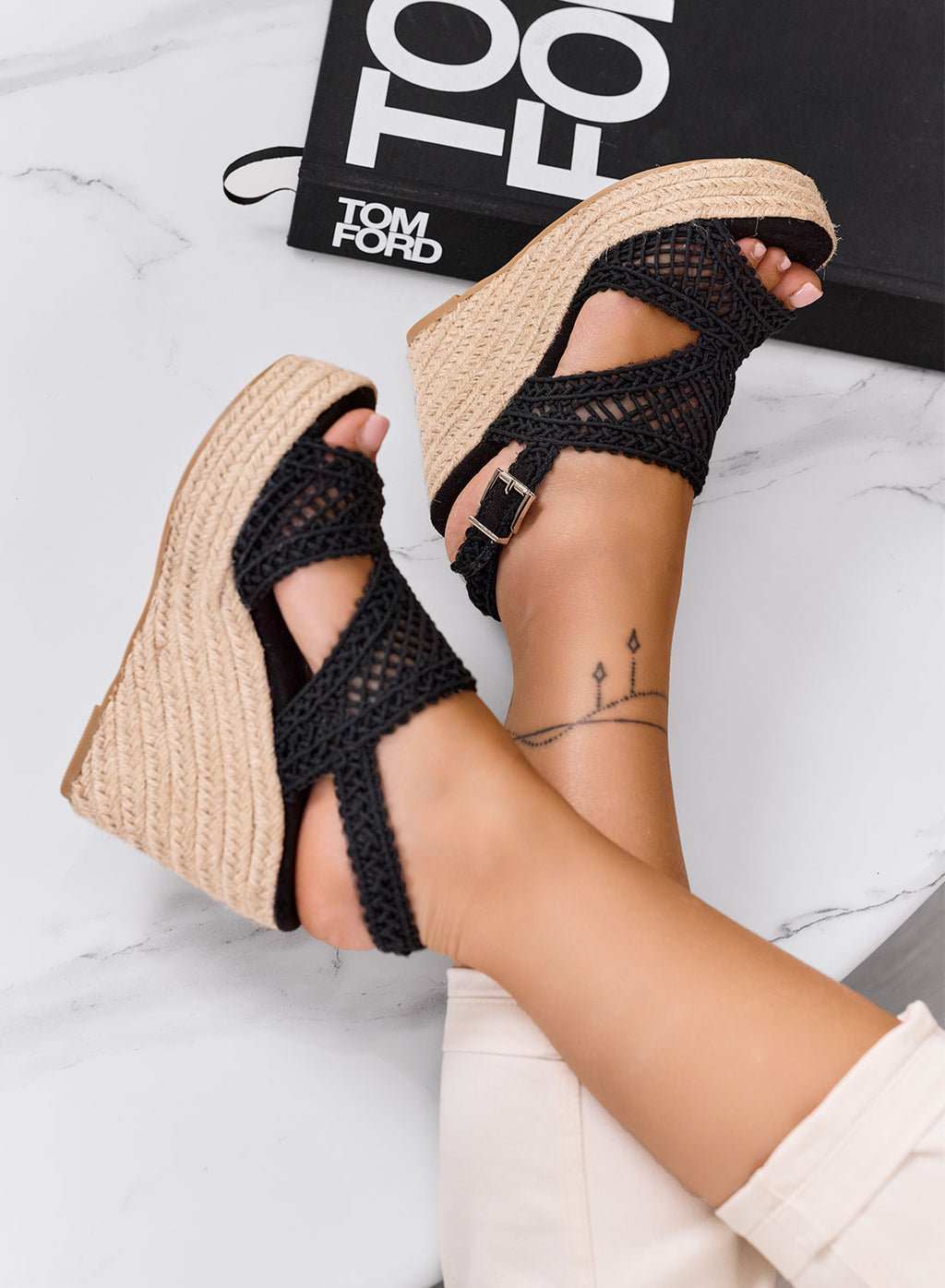PEARL - Sandali nere con zeppa in corda e intreccio crochet