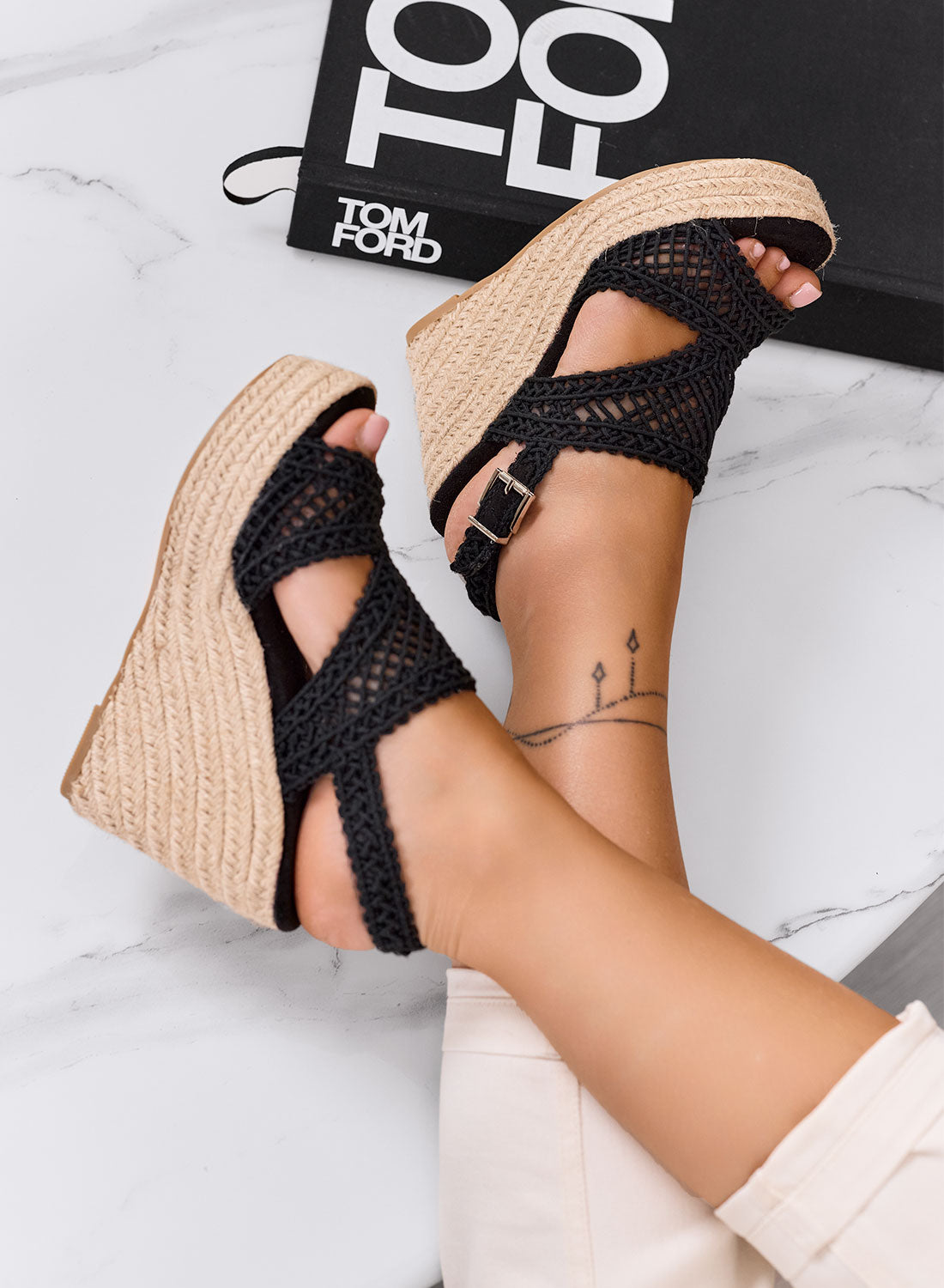 PEARL - Sandali nere con zeppa in corda e intreccio crochet