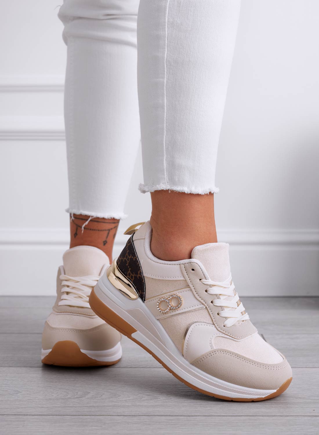 Sneakers beige con inserto stampato