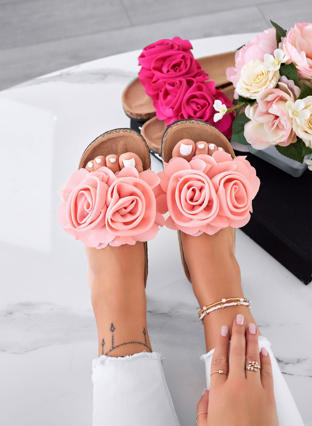 SUMMER - Sandali rosa a ciabatta con fiori applicati