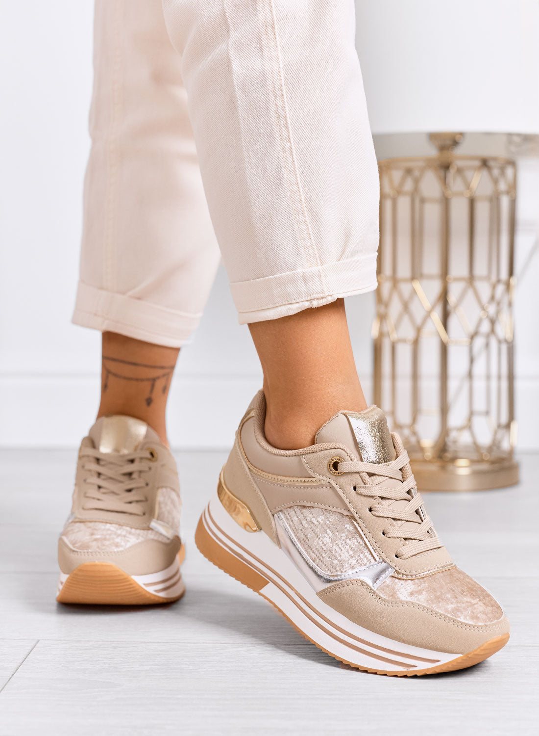 ROSALIA - Baskets beiges avec détails argentés et paillettes
