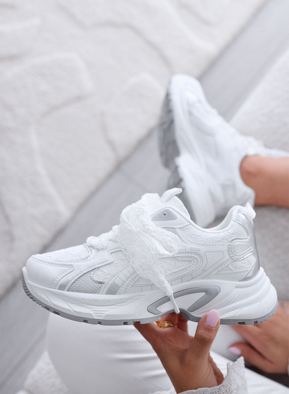 LINA - Zapatillas blancas con cordones de encaje y suela gruesa