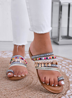 MARYLIN - White thong sandals with straps and charms