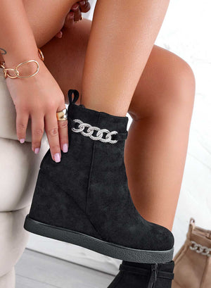 Black ankle boots with wedge heel and jewel chain