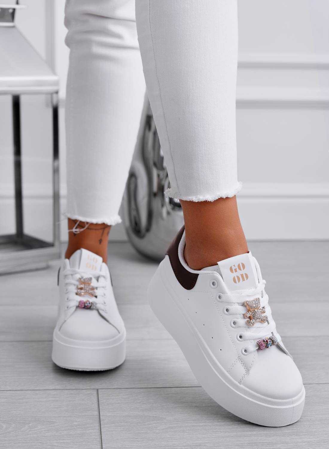 MARIANNA - White sneakers with burgundy heel and jeweled teddy