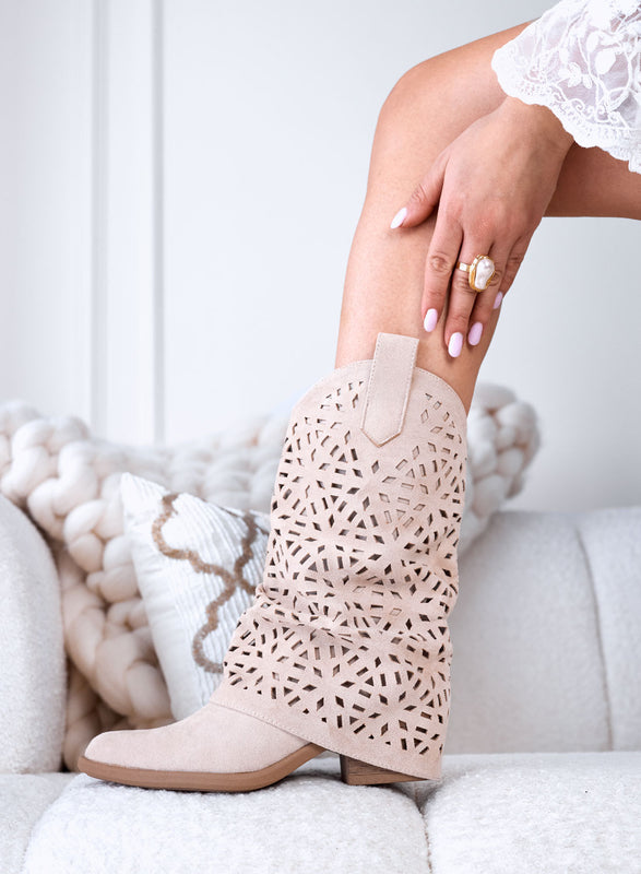 JULY - Stivaletti camperos beige scamosciati traforati con risvolto