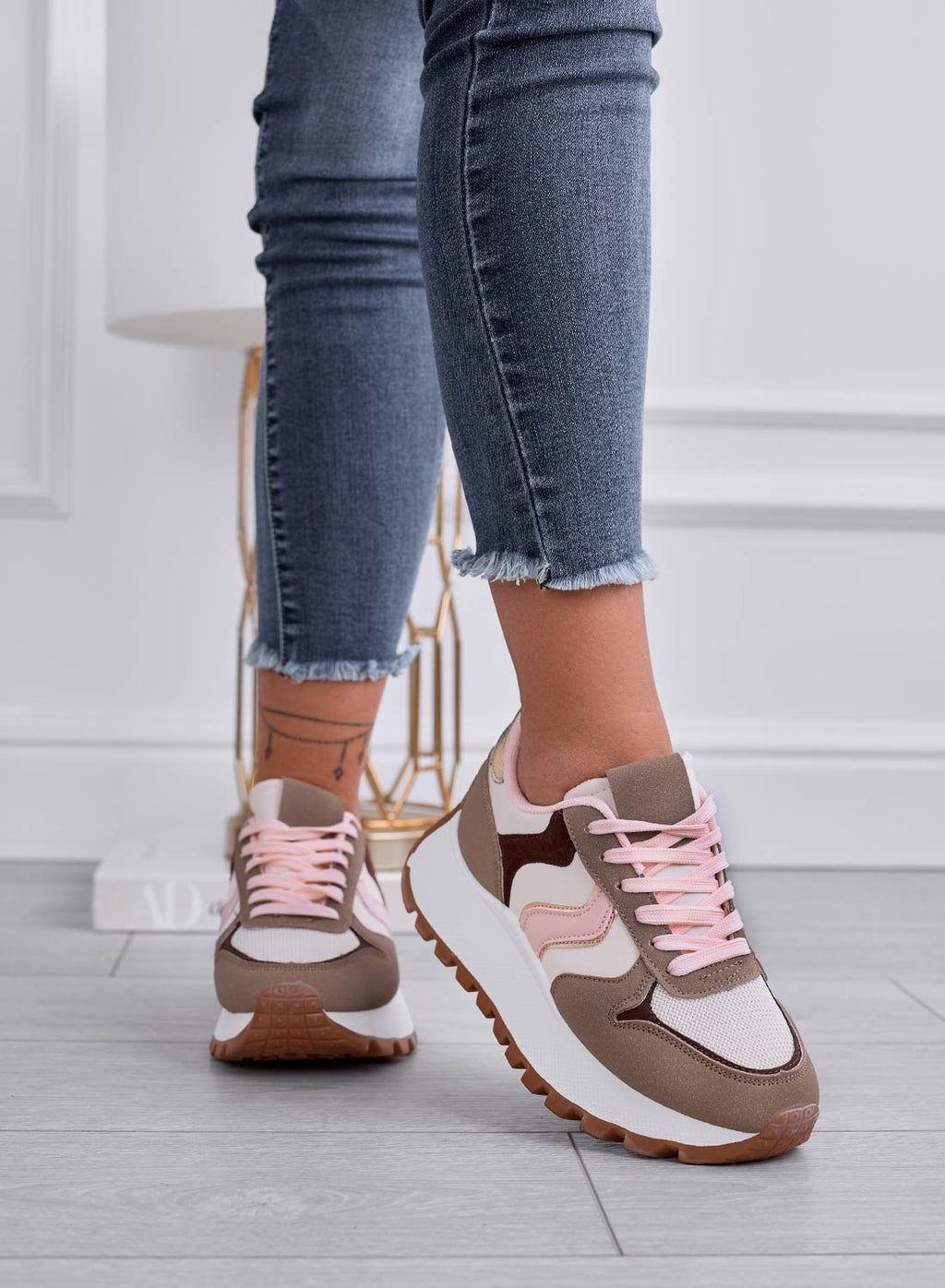 MEME - Sneakers fango con pannelli a contrasto rosa