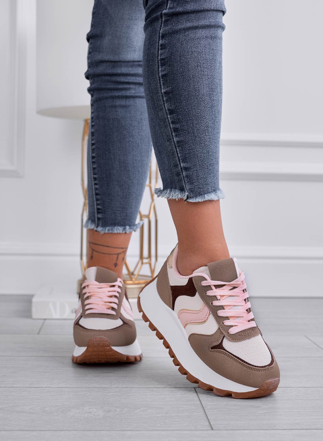 MEME - Sneakers fango con pannelli a contrasto rosa