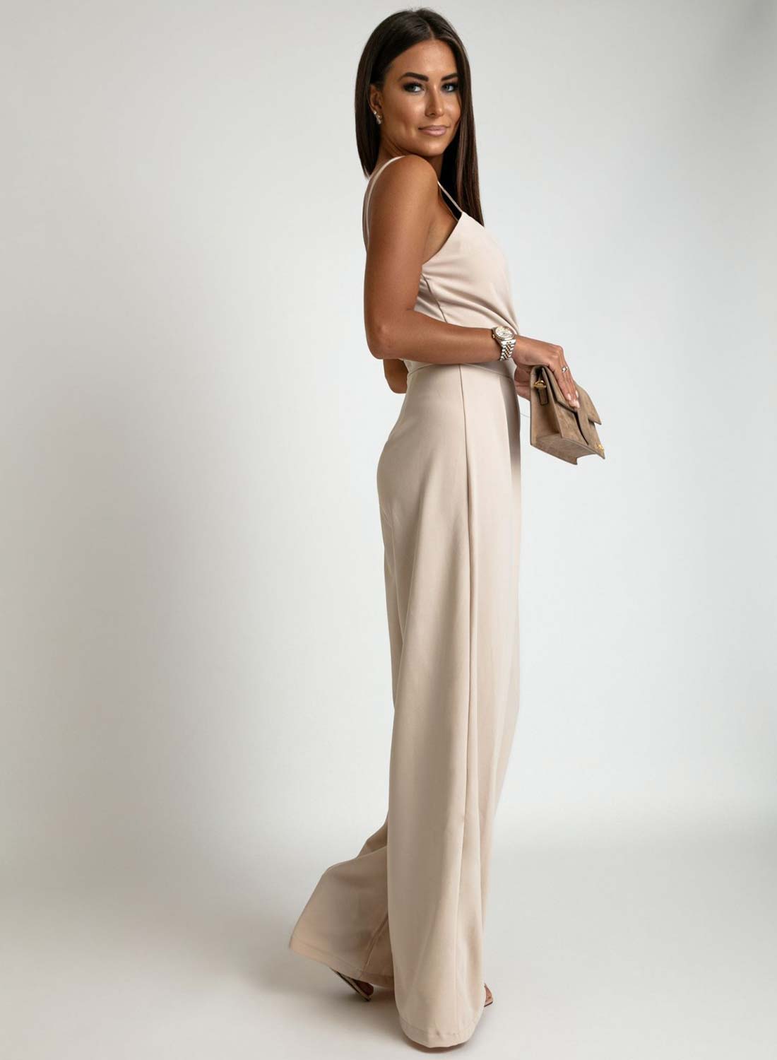Tuta lunga beige con bretelle