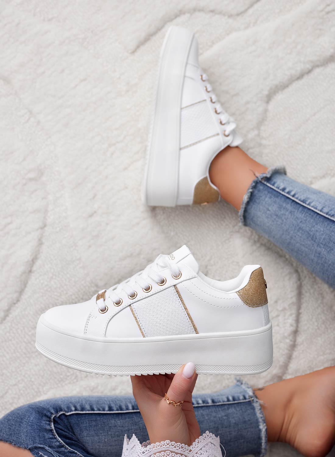 MORENA - White sneakers with gold glitter inserts