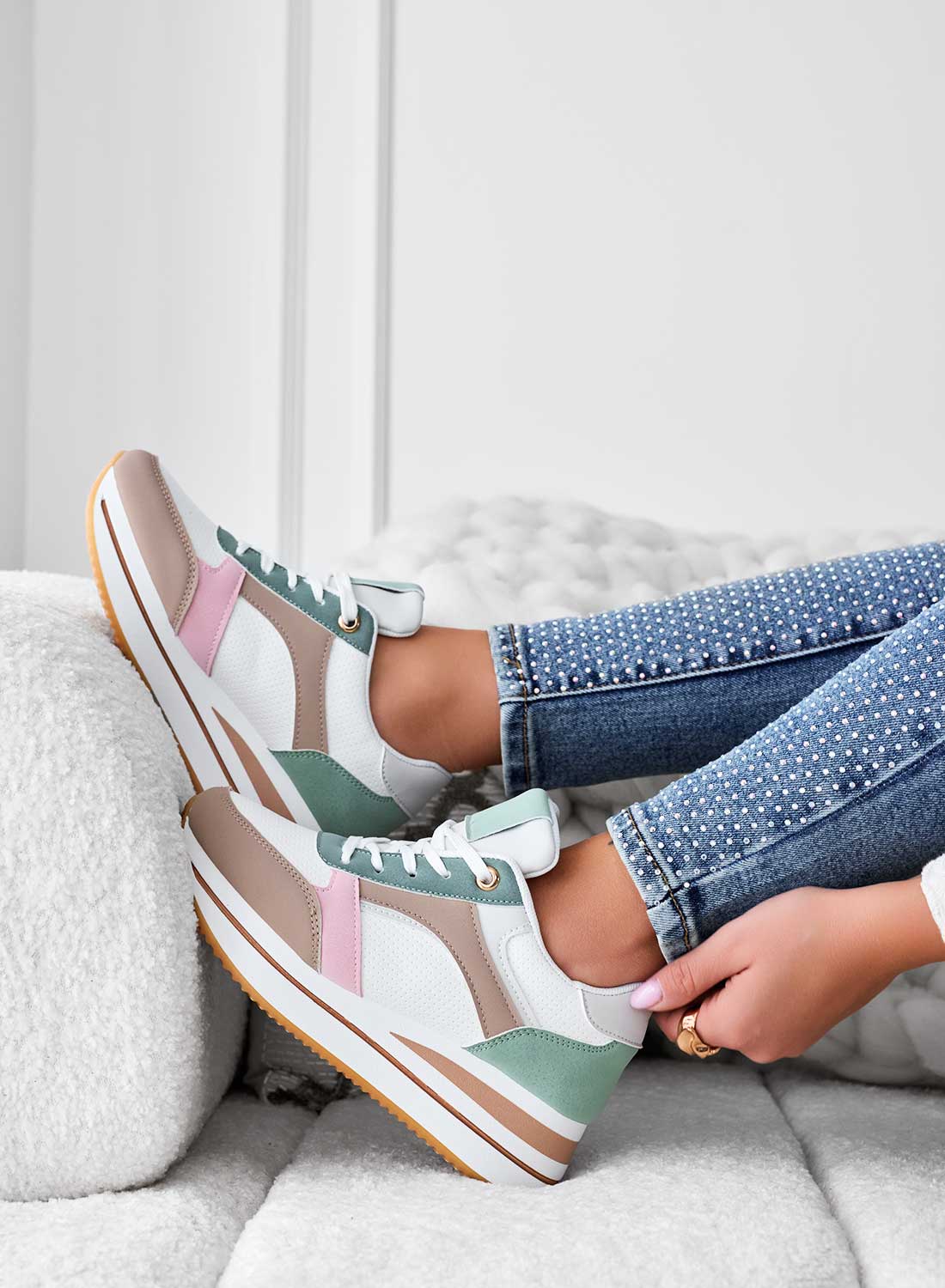 White sneakers with contrasting panels