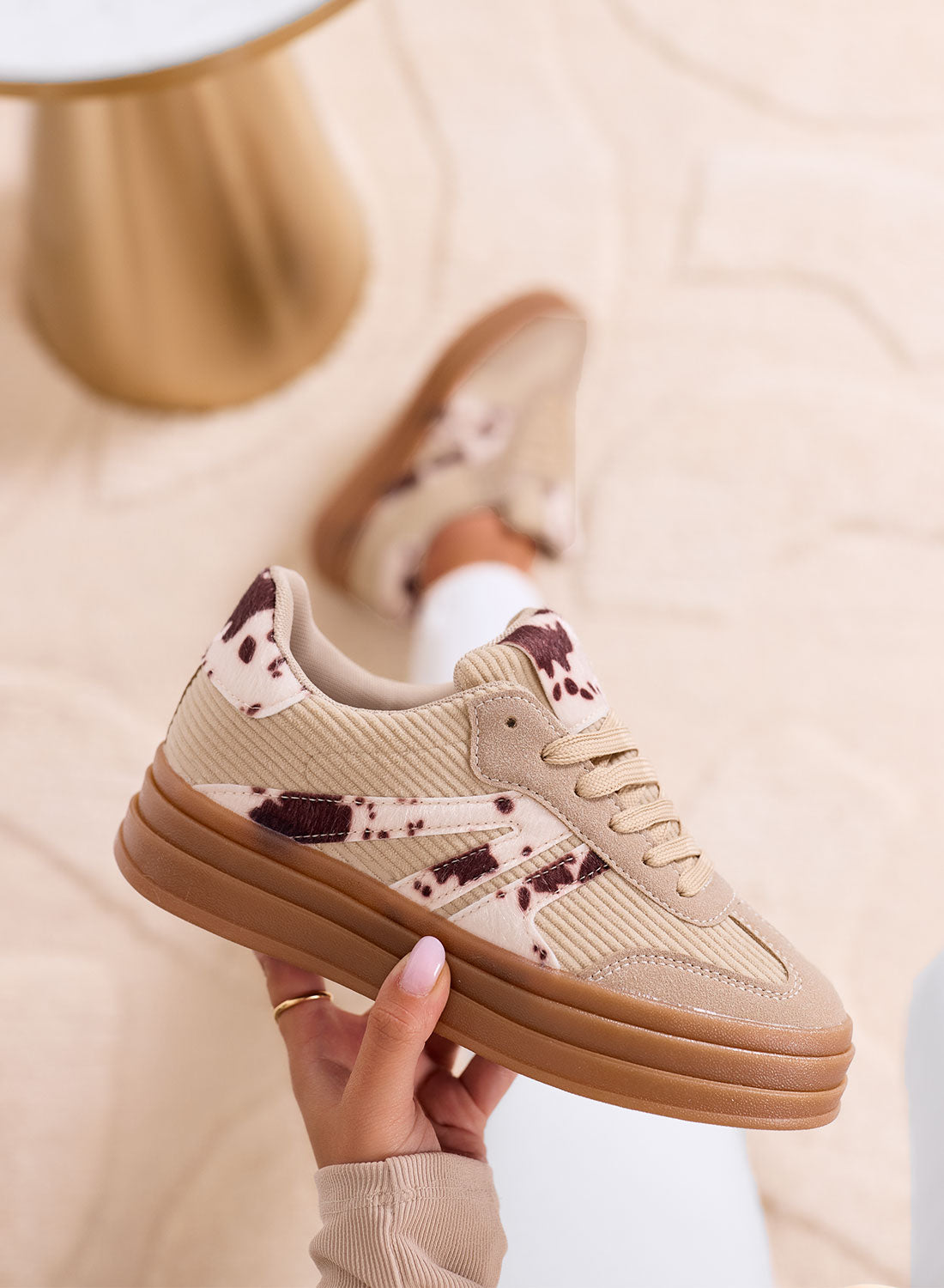 JOLENE - Sneakers beige con stampa e suola platform
