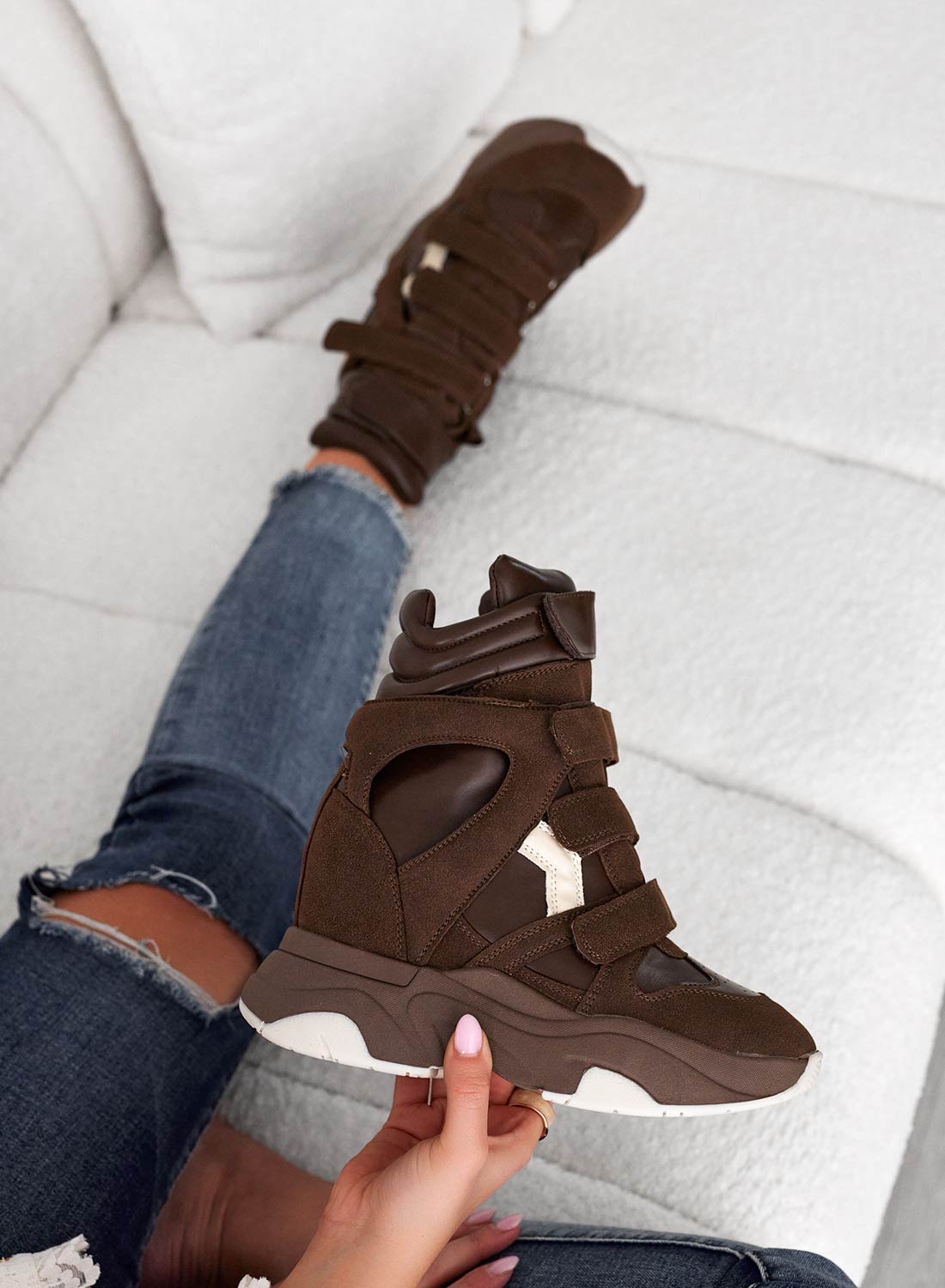 LAUREN - Sneakers marroni con zeppa interna e strappi