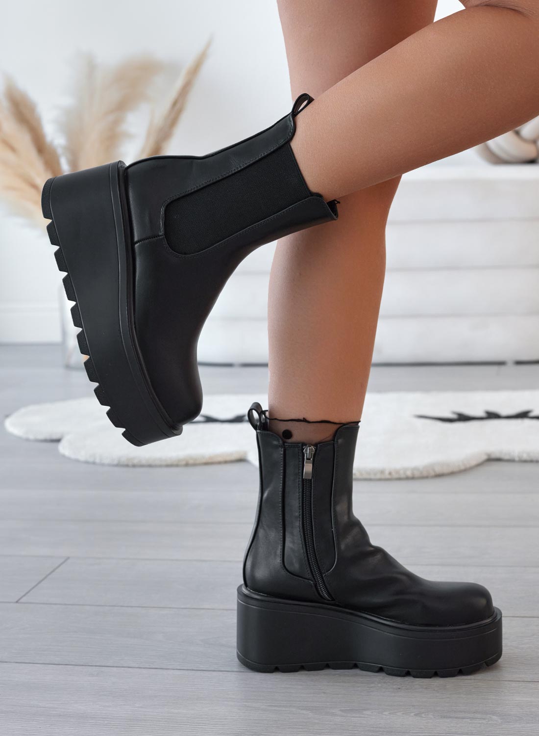 Bottines Alexoo noires avec semelle compensée et élastique latéral