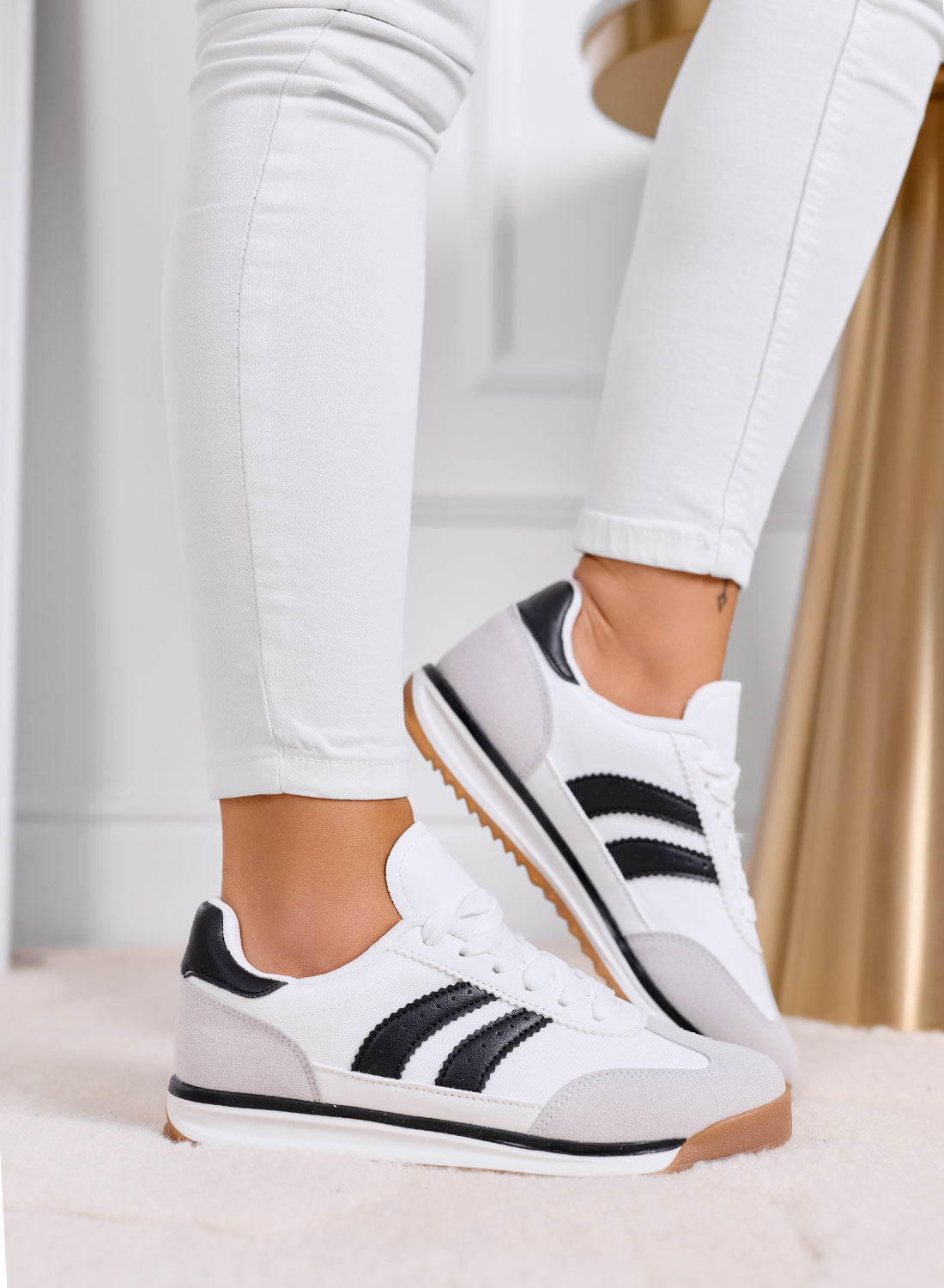 PIERA - Sneakers bianche  in tessuto con dettagli neri e suola in gomma