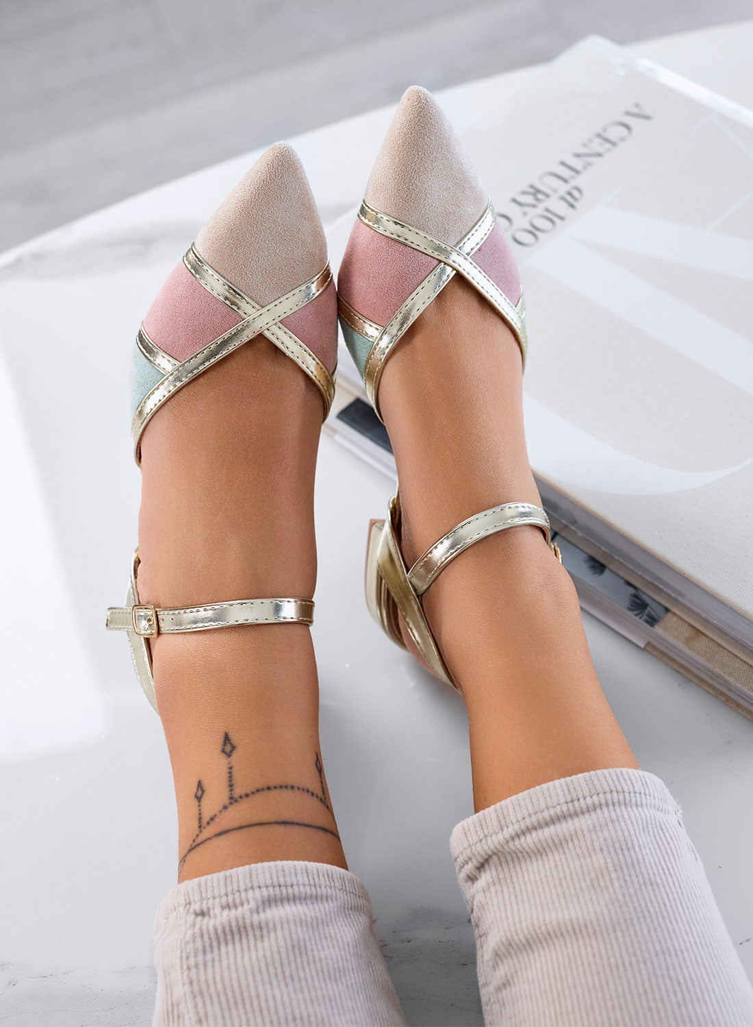 FABIOLA - Scarpe ballerine beige a punta con pannelli a contrasto