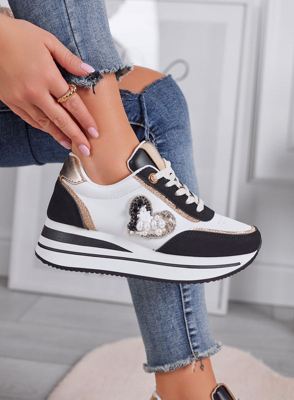 LORELLA - Sneakers bianco nere con dettagli oro e cuore gioiello