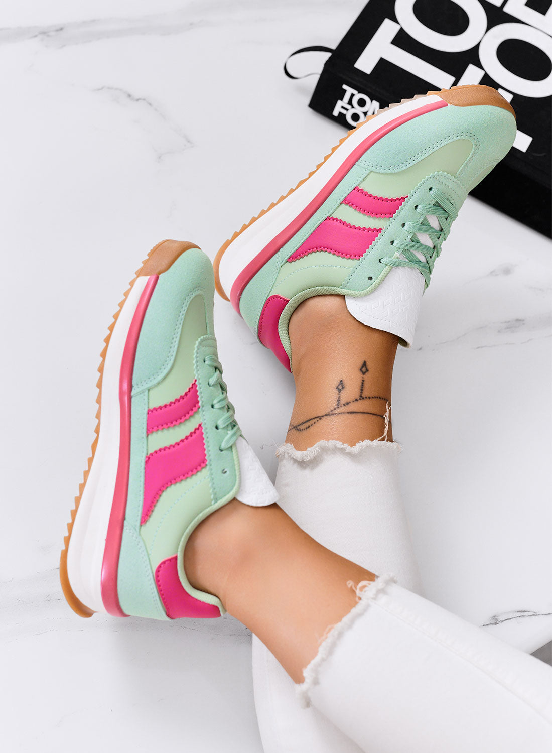 BIELLA - Sneakers verdi in tessuto con dettagli fuxia  e suola in gomma