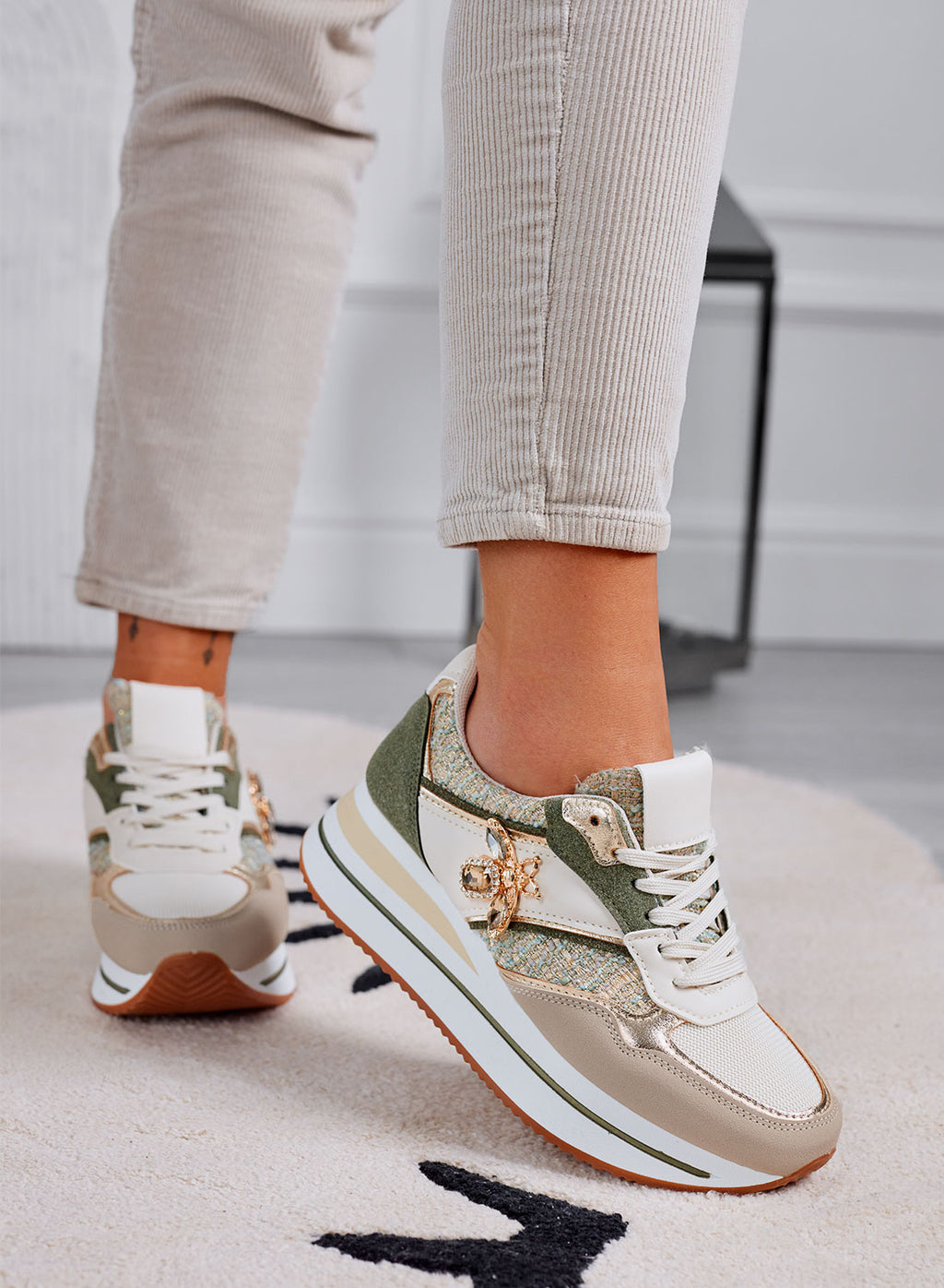 CARMEN - Sneakers verdi con ape gioiello oro