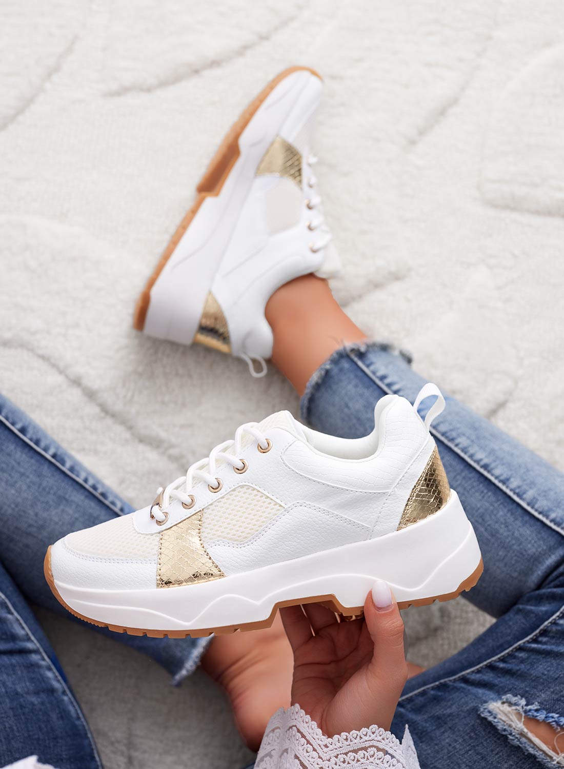 Sneakers Alexoo bianche traforate con inserti oro