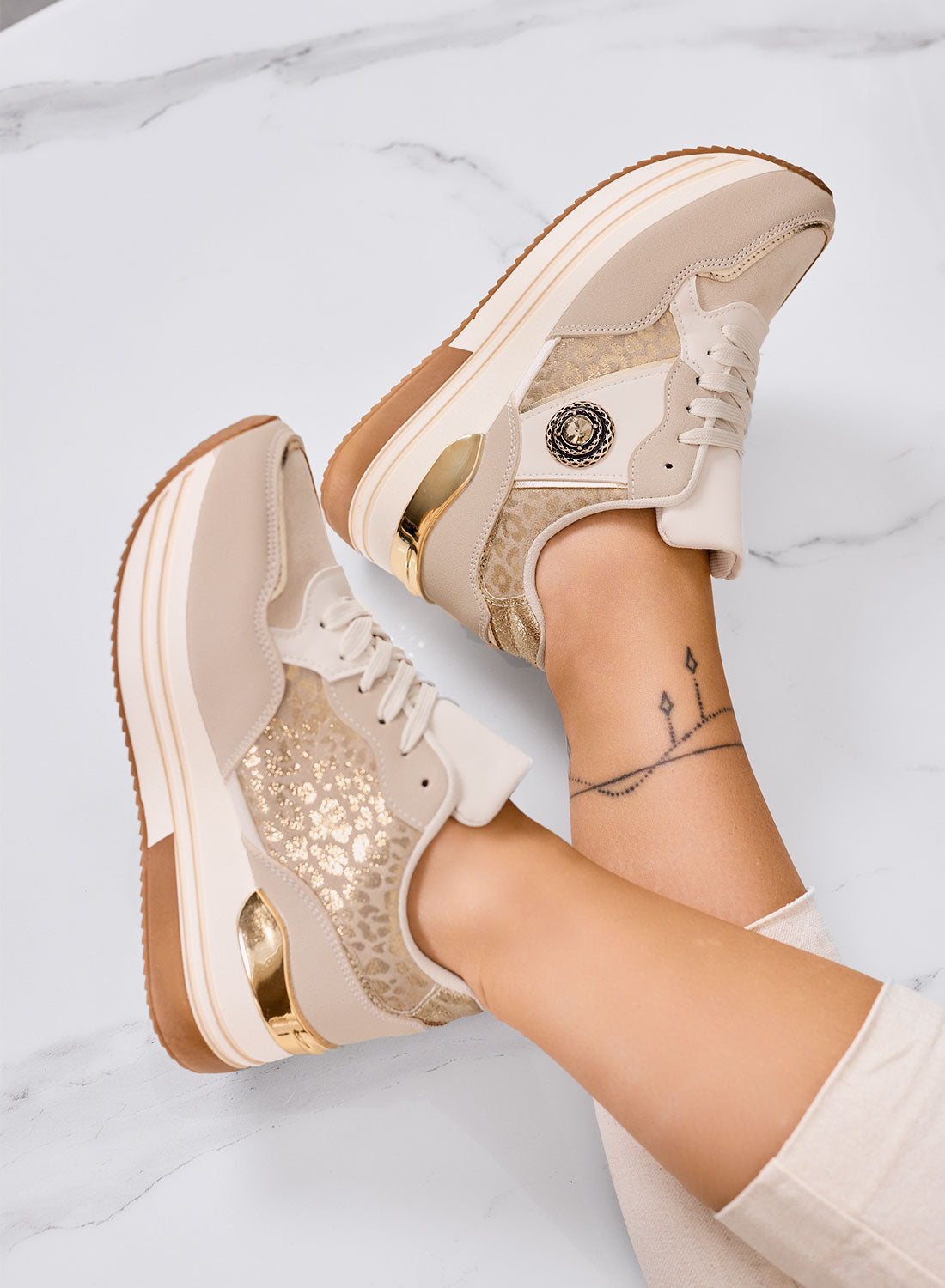 BAHIA - Sneakers beige con applicazione gioiello e suola platform