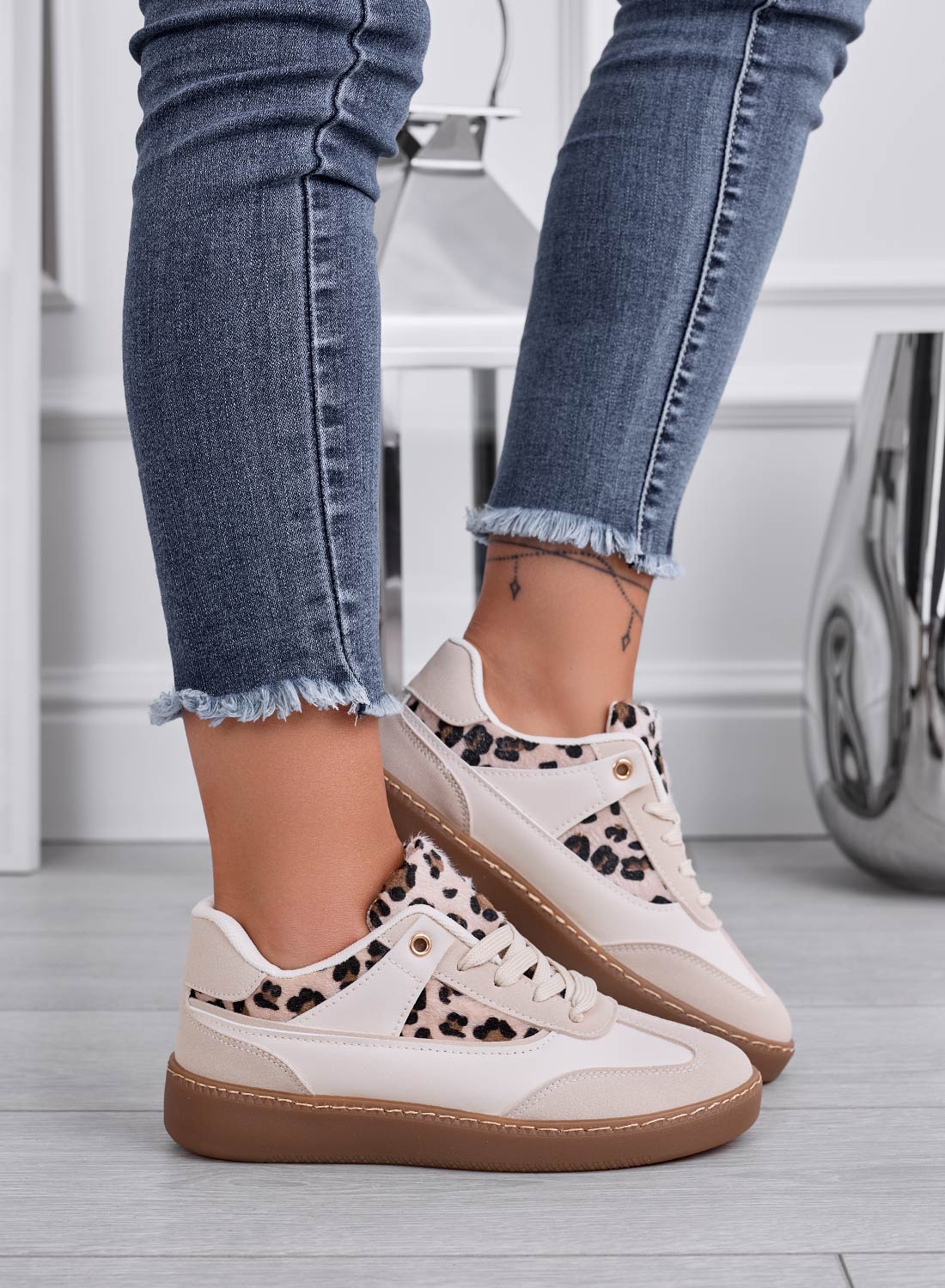 TEODORA - Beige sneakers with brown sole and leopard print inserts