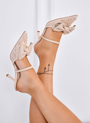 INFINITY - Beige pointed-toe pumps with bow and embroidered pearls