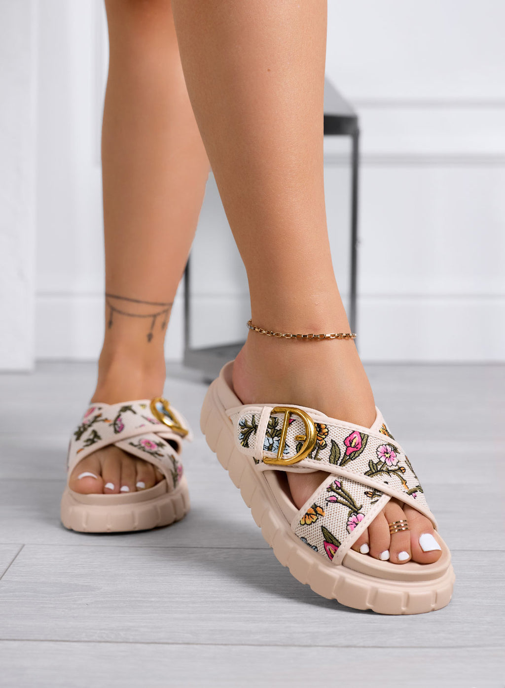 AXIDIE - Sandali beige Ciabatte con suola chunky e fasce a stampa floreale