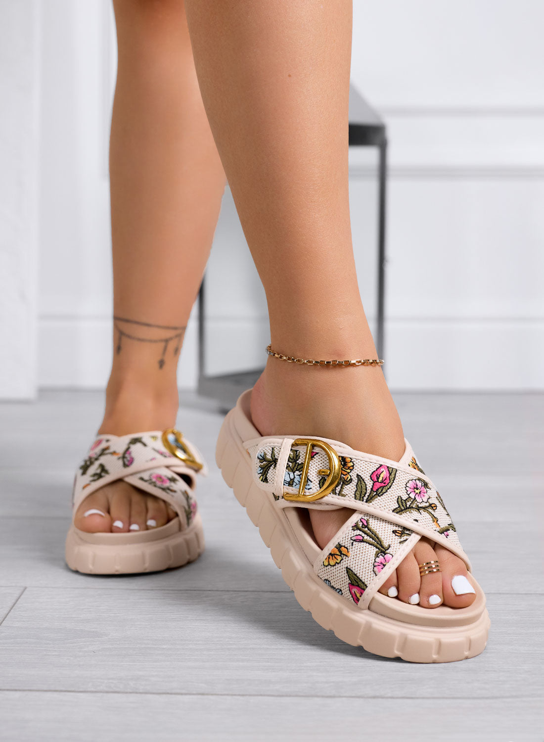 AXIDIE - Sandali beige Ciabatte con suola chunky e fasce a stampa floreale