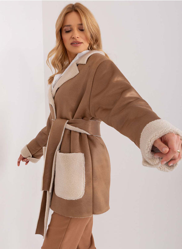 Giacca fango in montone oversize con tasche a contrasto