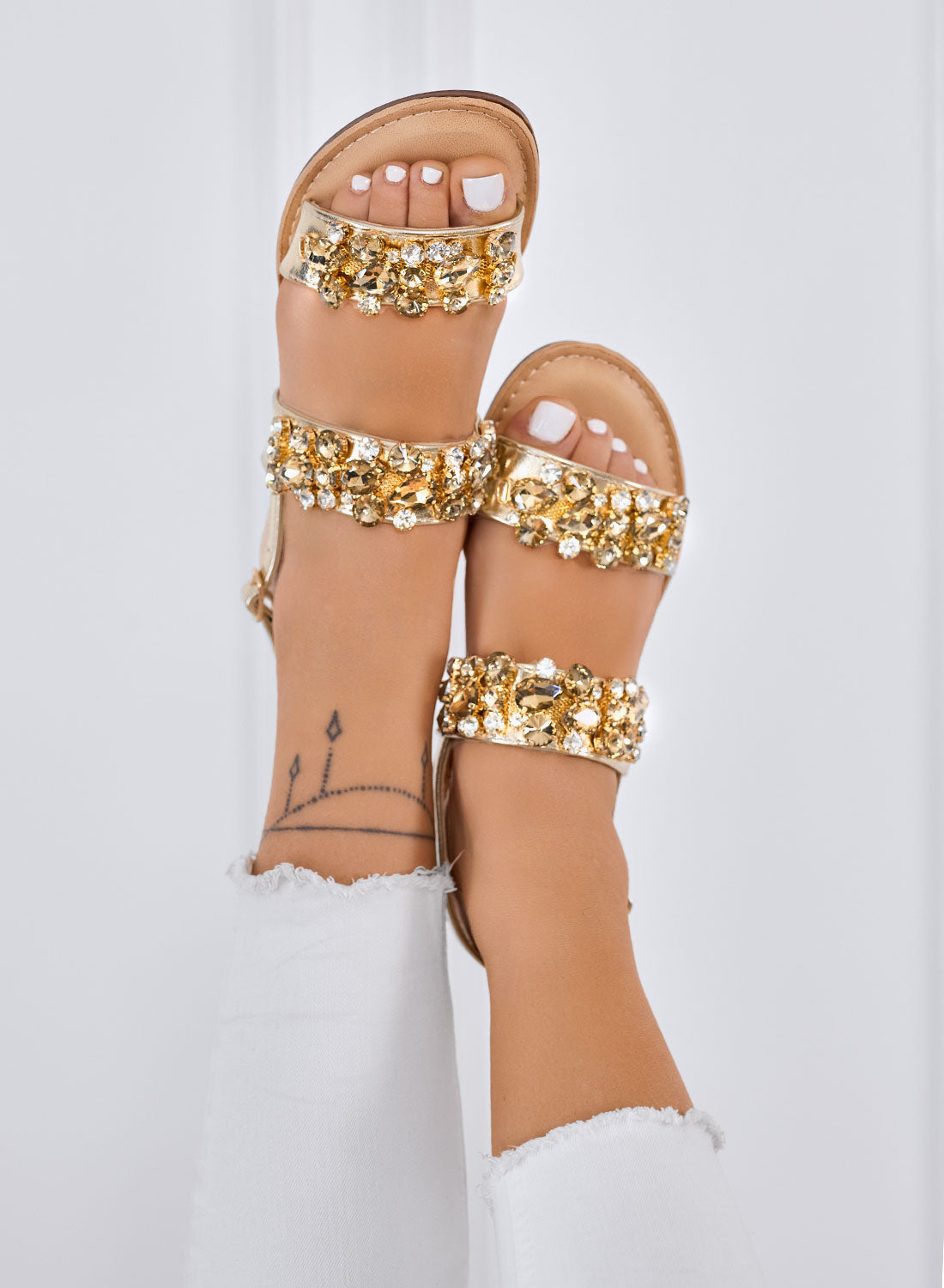 VITTORIA - Sandali oro gioiello con tacco basso e strass