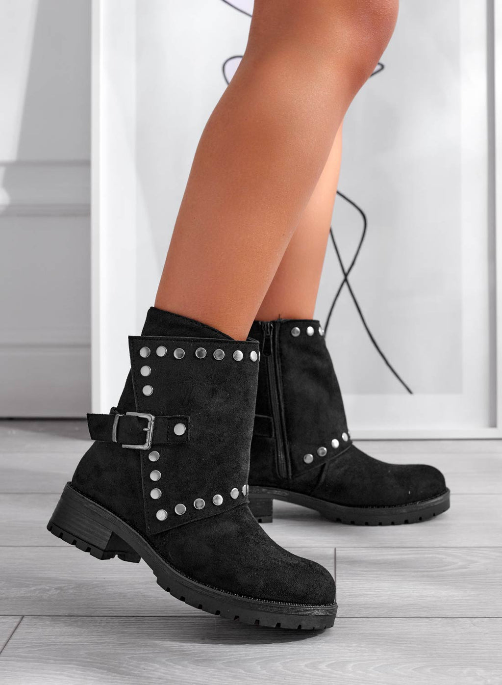 Bottines noires avec boucle et clous argentés