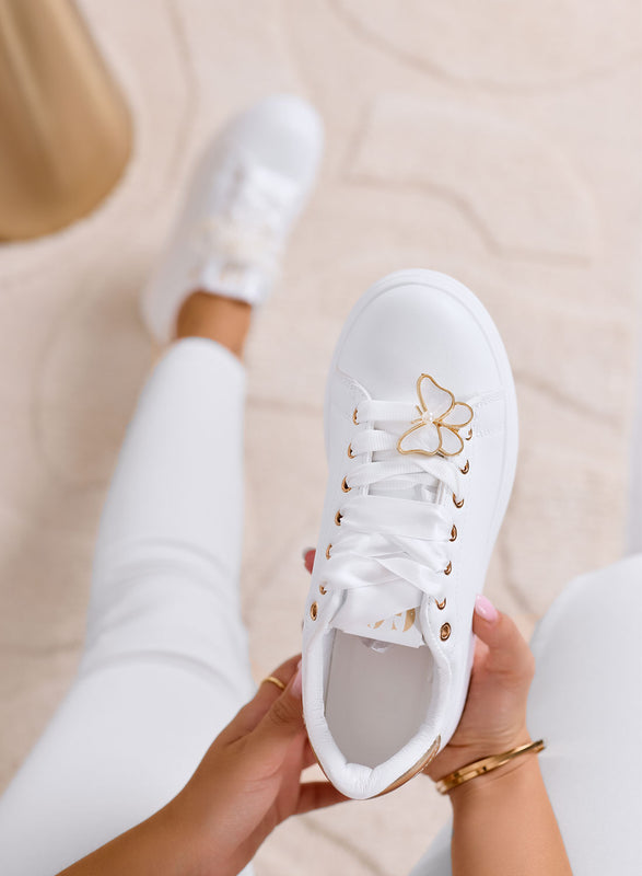 LAURA - Zapatillas blancas con plataforma, cordones y detalles de joya