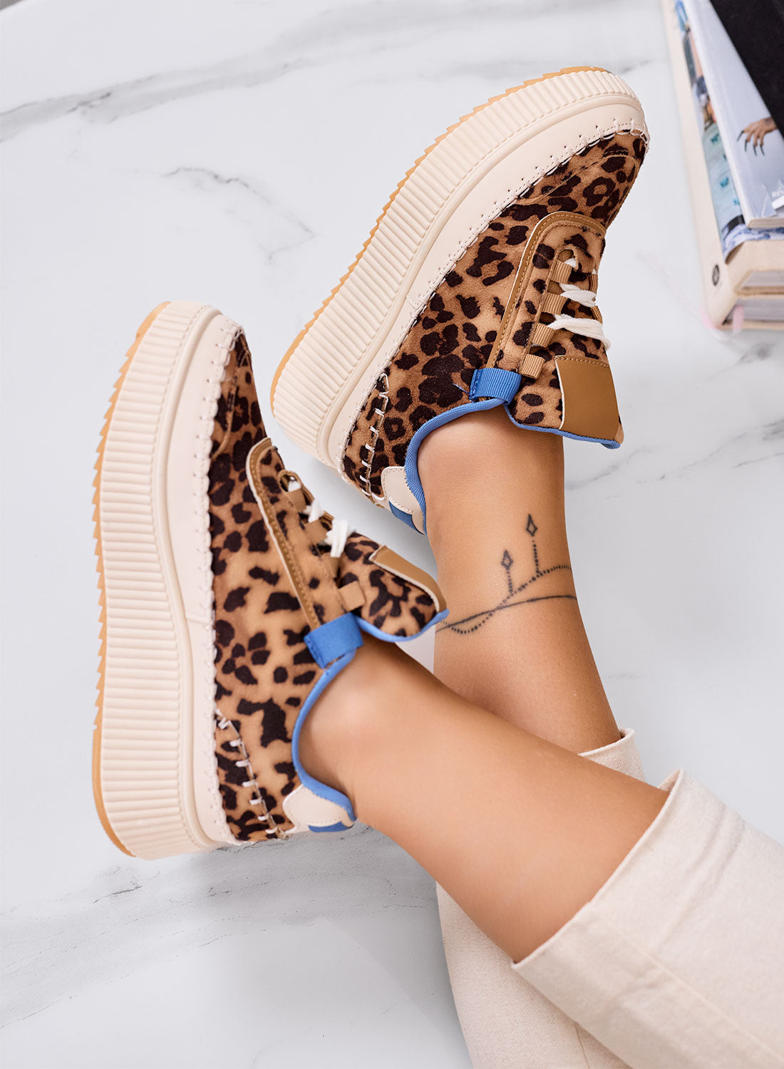 DAFNE - Sneakers animalier con platform e dettagli blu