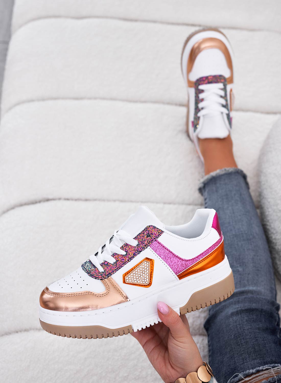 Sneakers bianche con pannelli a contrasto e glitter