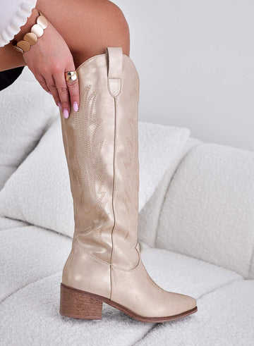 Metallic gold camperos boots with embroidery