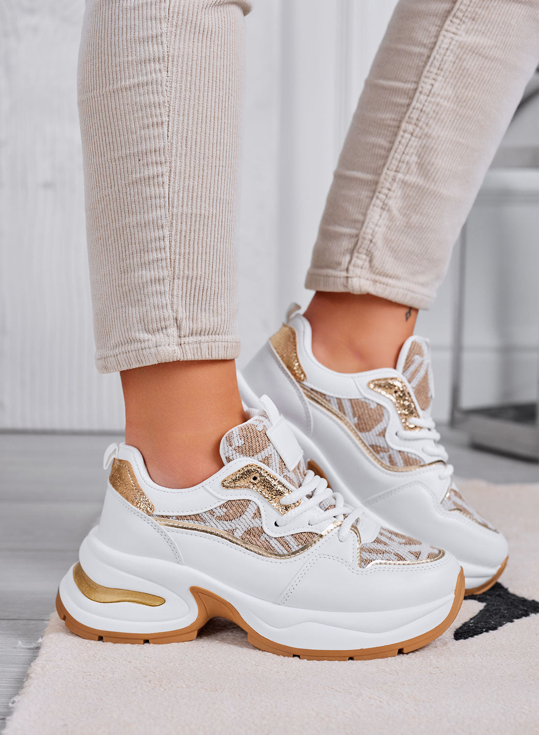 ENEA - White sneakers with beige fabric inserts