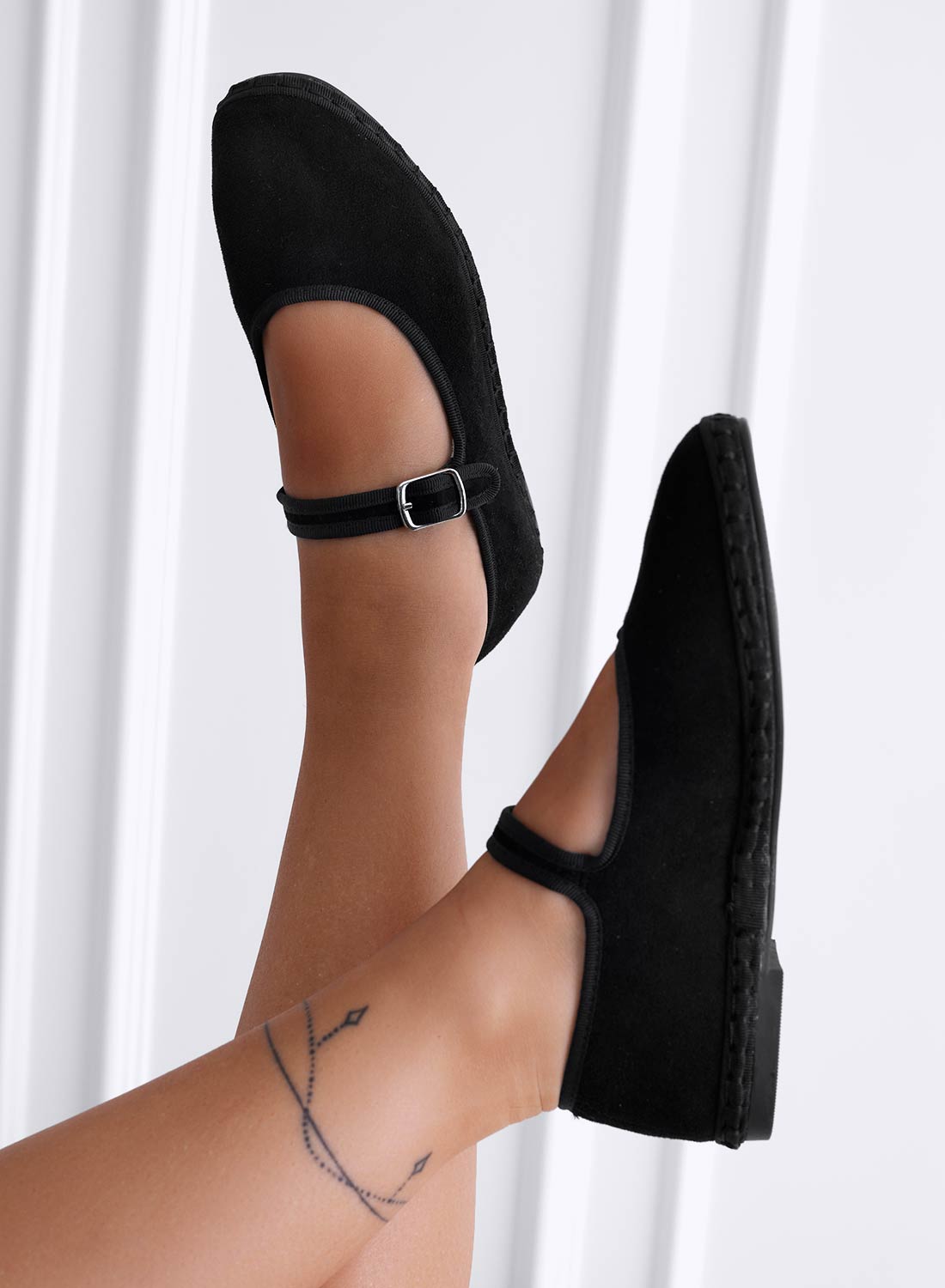 JENNIFER - Ballerine nere friulane scamosciate con fibbia